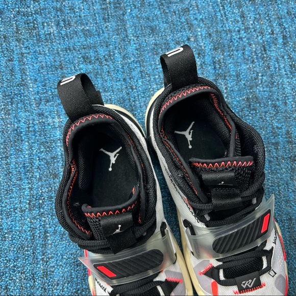 Jordan Why Not Zer0.3 GS Sneakers in White Black Crimson - Picture 3 of 9